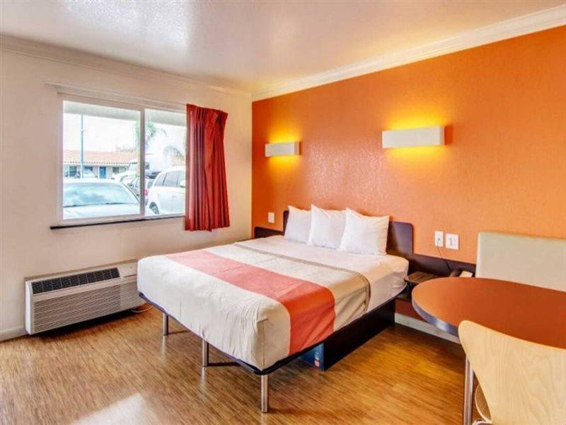 Motel 6 Manteca Exteriör bild