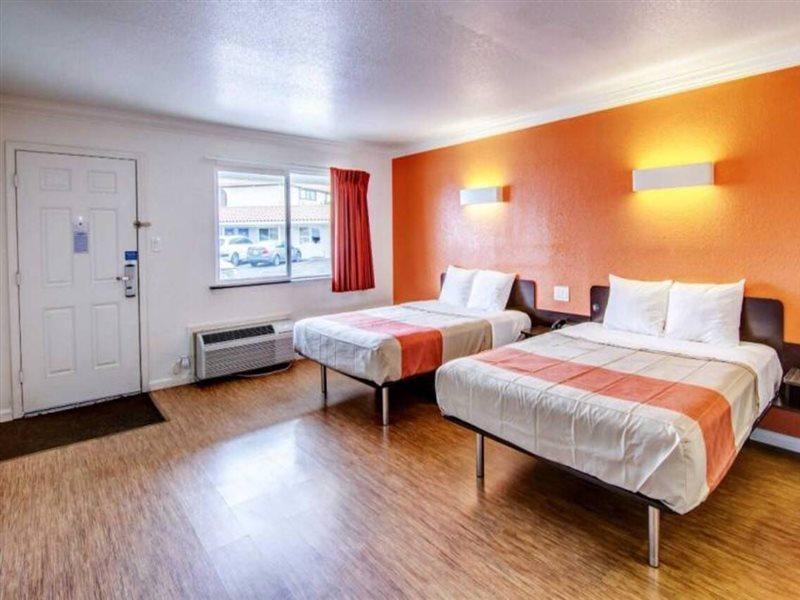 Motel 6 Manteca Exteriör bild