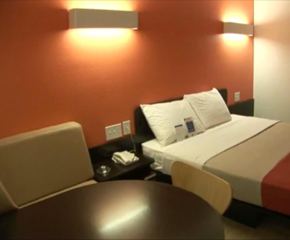 Motel 6 Manteca Exteriör bild