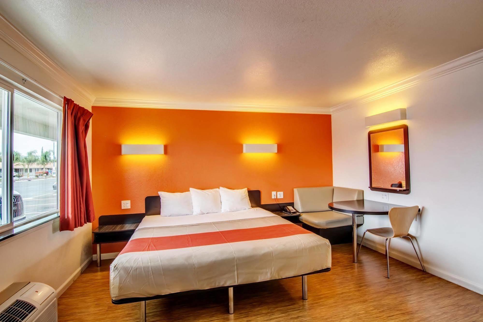 Motel 6 Manteca Exteriör bild