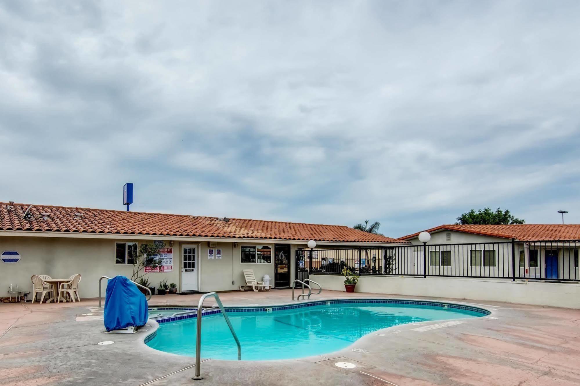 Motel 6 Manteca Exteriör bild