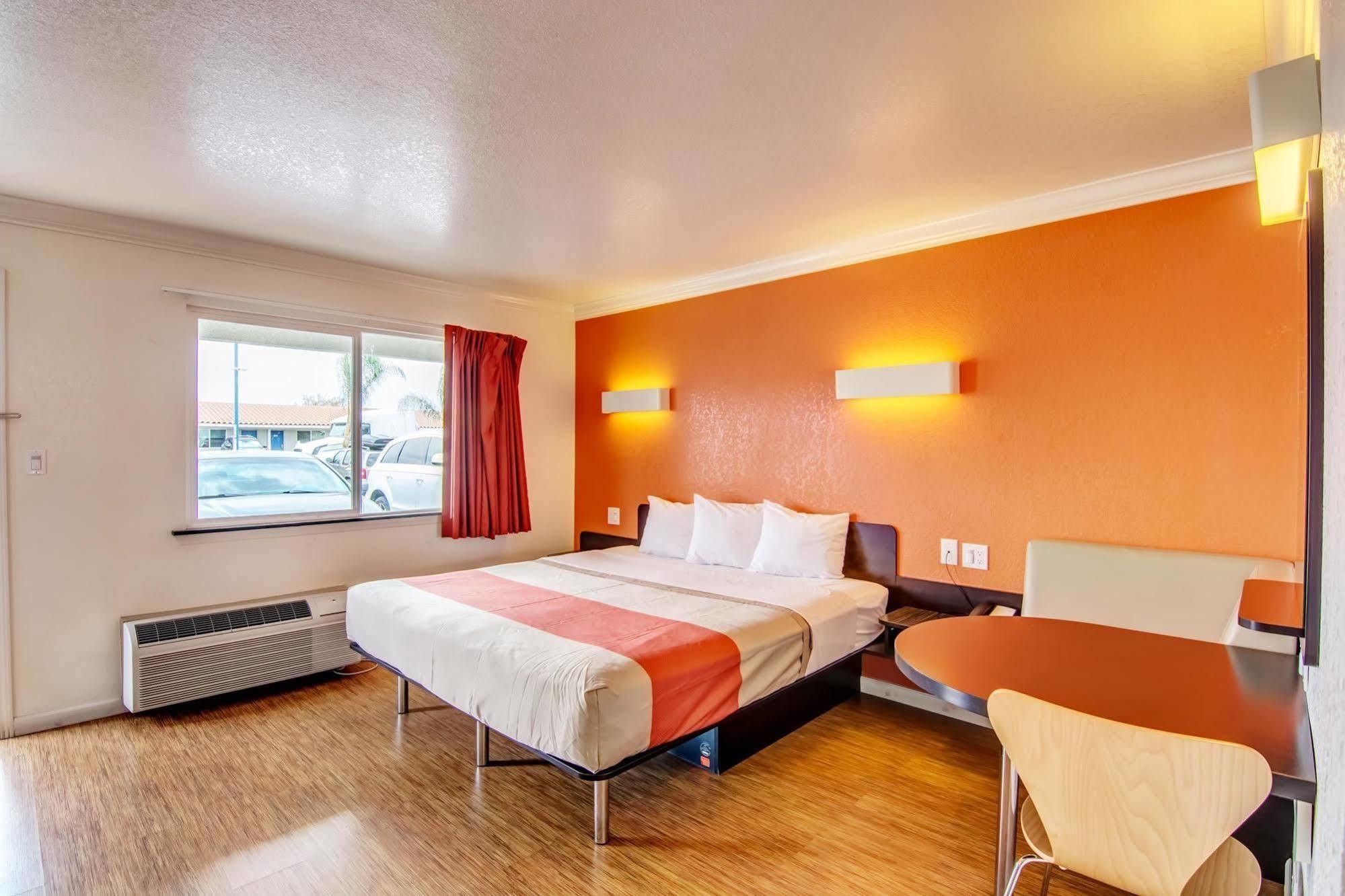 Motel 6 Manteca Exteriör bild