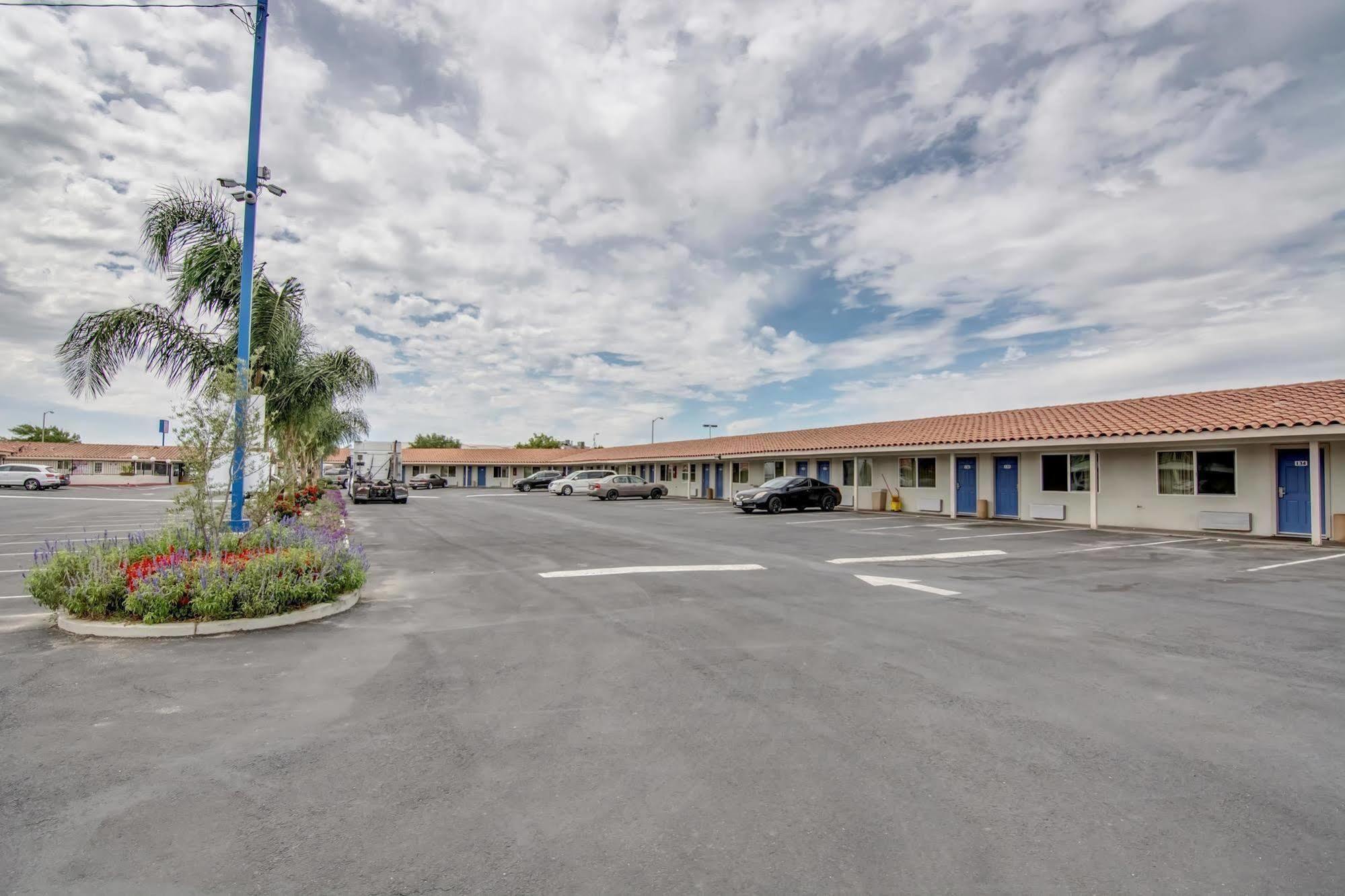 Motel 6 Manteca Exteriör bild