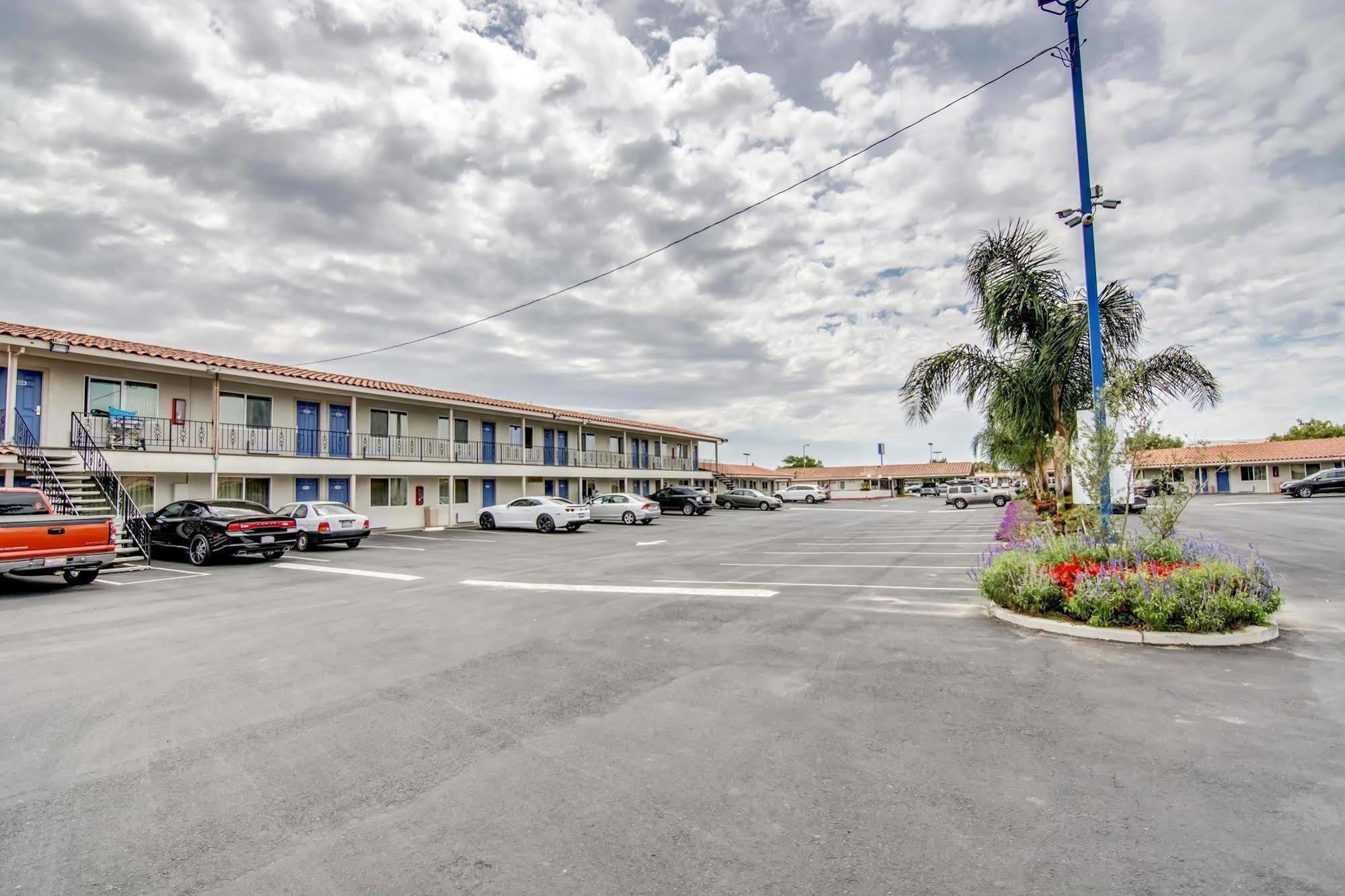 Motel 6 Manteca Exteriör bild